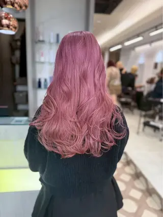 ロング カラー ダメージレスブリーチ デザイン．咲良のヘアスタイル