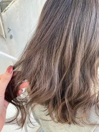 ミディアム カラー 韓国ヘア顔周りカット 艶髪ベージュtamaのヘアスタイル