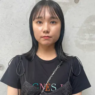 ミディアム カラー ホリケ アオイのヘアスタイル