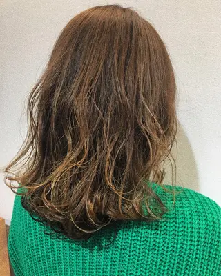 ミディアム カラー 船津 佳奈美のヘアスタイル
