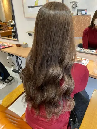 ロング カラー シモダ クルミのヘアスタイル