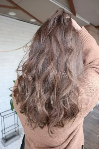 ロング カラー パーマ ORO塚口店所属・新店舗ORO塚口店 駅から徒歩4分🚶のヘアスタイル