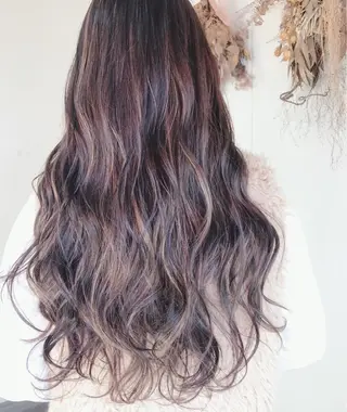 ロング カラー ヘアアレンジ Mariana/ 鶴原-ハイライトのヘアスタイル