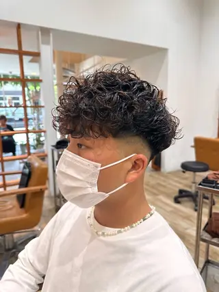 ミディアム パーマ メンズ peakshair所属・艶々になる髪質改善 𝒀𝑼𝑻𝑶のヘアスタイル