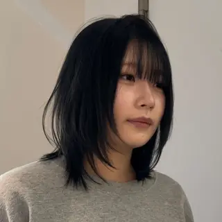 ミディアム 岸本 理希のヘアスタイル