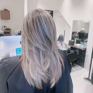 ロング カラー オフホワイトアンドなんば所属・福西 洋斗のヘアスタイル