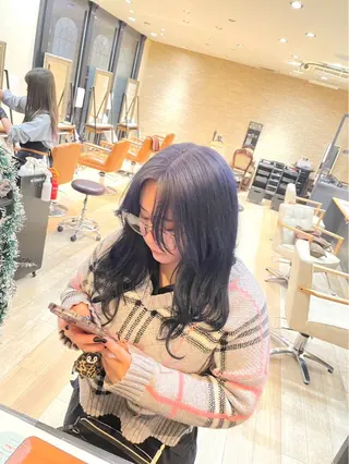 カラー しおり🍬 KOKORO🤍のヘアスタイル