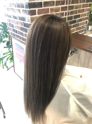 ロング カラー 山崎 和花のヘアスタイル