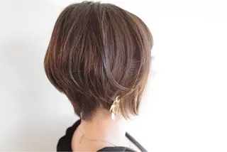 ショート ハイトーン/レイヤー /ケアブリーチ石川治のヘアスタイル
