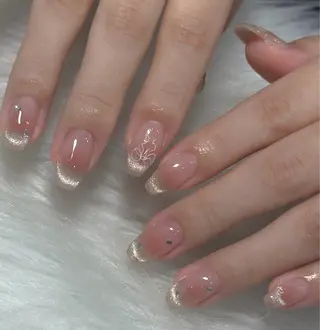 ネイル LAVISH nanamiのネイルデザイン