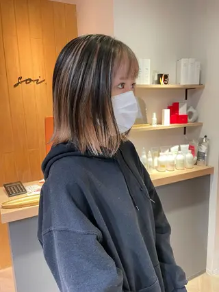 ミディアム カラー akane .のヘアスタイル