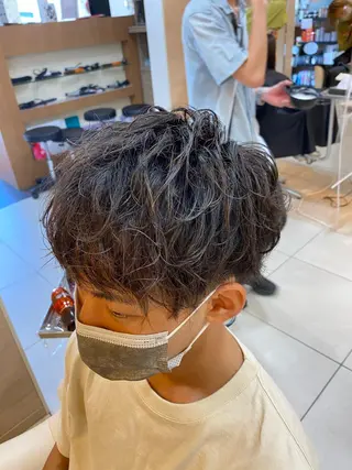 ショート パーマ メンズ 塩谷黎✨ブリーチ無W カラーメンズパーマ✨のヘアスタイル