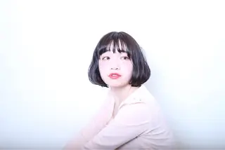 ミディアム オーストヘアージジ所属・TAI透明カラー 柔らかい縮毛矯正のヘアスタイル