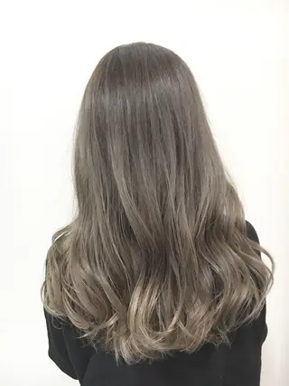 セミロング カラー 山田 守のヘアスタイル