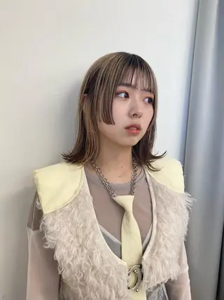 ミディアム カラー アカリ /ショートカットのヘアスタイル