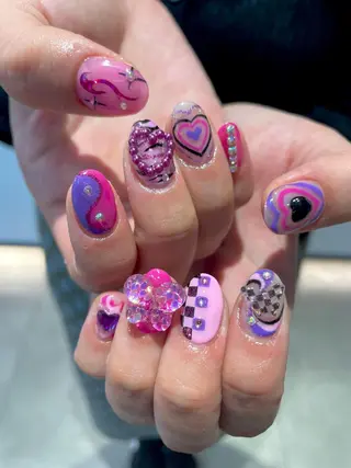 ネイル Shiori・:* 💫のネイルデザイン