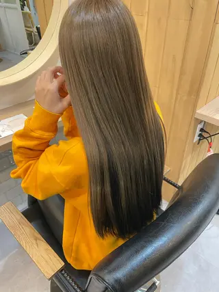 ロング カラー akane .のヘアスタイル