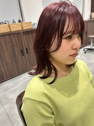 ミディアム カラー オリーブベージュ/ ブリーチなし透明感のヘアスタイル