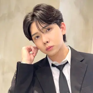 ショート パーマ メンズ 岡田大志🇰🇷 中/韓メンズヘアのヘアスタイル