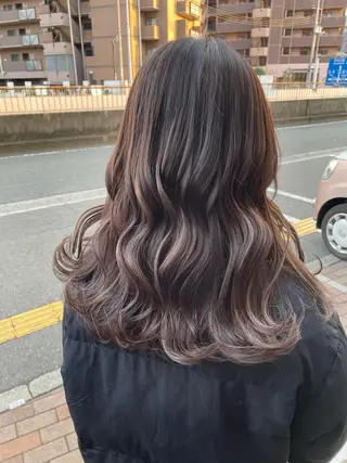 カラー 栗林 茉那のヘアスタイル