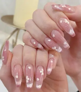 ネイル RAFFINE 月🦋🩵のネイルデザイン