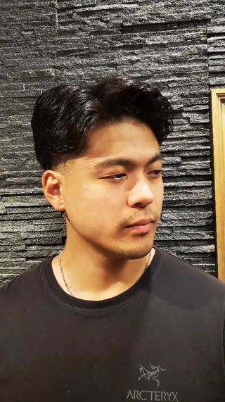 ショート ヒロ銀座プレミアムバーバー新宿店所属・髙司 哲伸のヘアスタイル