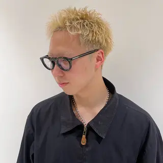 ショート 鼎一真ハイトーン/ パーマ/何でも屋さんのヘアスタイル