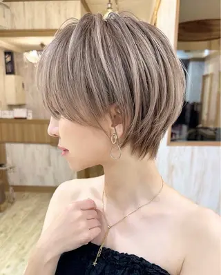 ショート カラー おのだ あやなのヘアスタイル