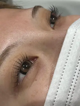 マツエク・マツパ 新倉 呼春のヘアスタイル