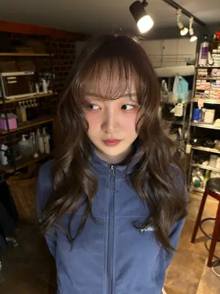 ロング ヘアアレンジ Gigi 代々木所属・りこ 🐈‍⬛韓国艶カラーのヘアスタイル