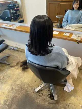 ミディアム MIOベージュカラー 柔らかいカラーのヘアスタイル