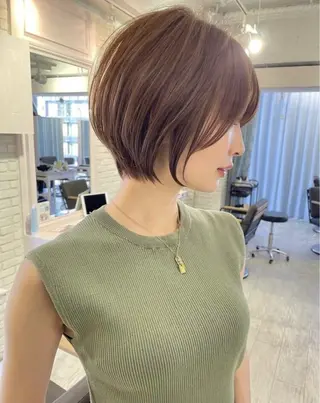 ショート Kvell&Co.所属・ハイトーン カラーのヘアスタイル