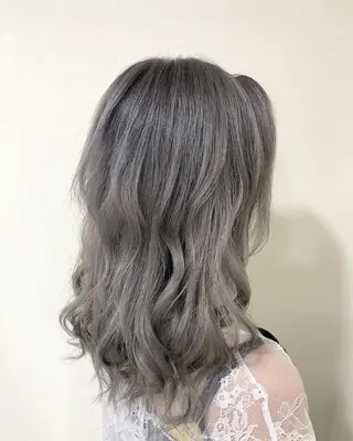 セミロング ヤマグチ ヒカルのヘアスタイル
