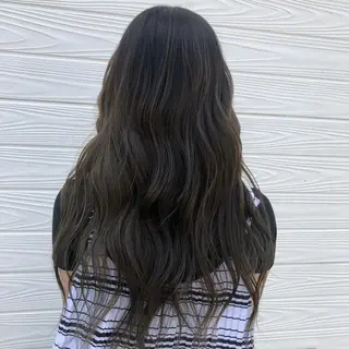 ロング 半田 知穂のヘアスタイル