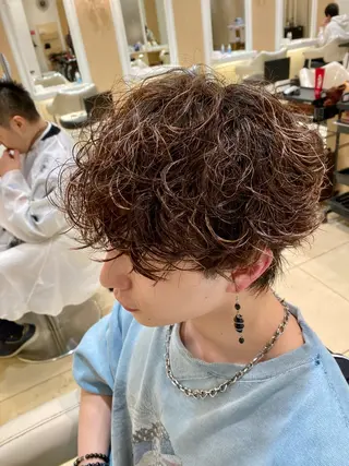 ショート カラー パーマ メンズ メンズ特化型美容師 栗山勇人のヘアスタイル