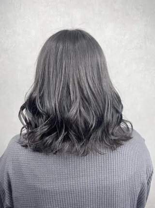 ミディアム _White所属・ＳＨＩ ＺＵのヘアスタイル