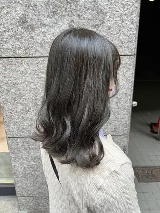 セミロング カラー ノイシキ サキのヘアスタイル