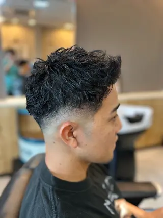 ショート パーマ メンズ THEBARBER TEN所属・伊禮 海凪のヘアスタイル