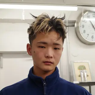 カラー メンズ メンズハイライト ／メンズミルクティーのヘアスタイル