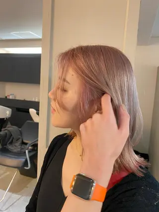 ミディアム カラー 梅田ハイトーン チダ ヒナノのヘアスタイル