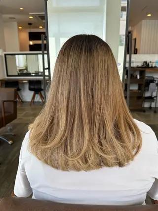 ロング 岩本みるか/ 暖色カラー/ベージュのヘアスタイル
