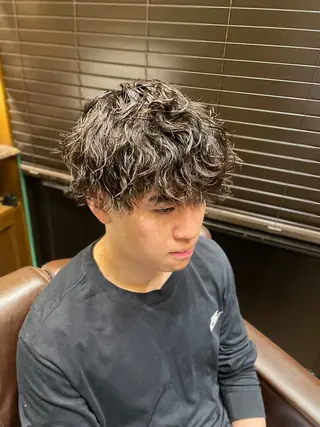 ミディアム パーマ メンズ ヒロ銀座BARBERSHOP丸の内店所属・ヒロ銀座　石川 昂のヘアスタイル