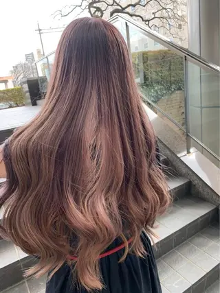 ロング アブアイ所属・🌈艶髪ハイトーン SENAのヘアスタイル