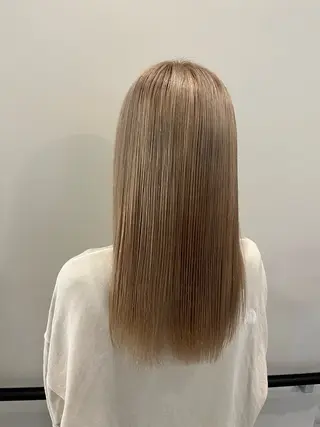 ロング SALOWIN新宿3丁目East店所属・新宿髪質改善 ブリーチストレートのヘアスタイル
