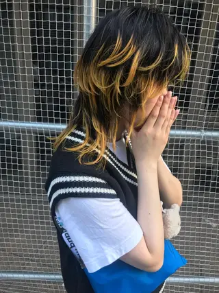 ミディアム カラー ホワイト&レイヤーカ ットエクステ長畠俊輔のヘアスタイル