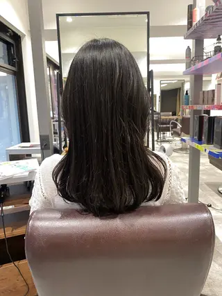 セミロング ゅぃ /韓国風/顔周りのヘアスタイル