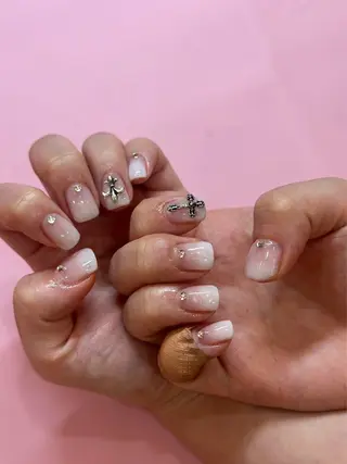 ネイル LEDアイラッシュ ∩_∩アオイのマツエク・マツパデザイン