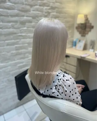 セミロング カラー ハイトーンカラー 髪質改善カラーノトのヘアスタイル