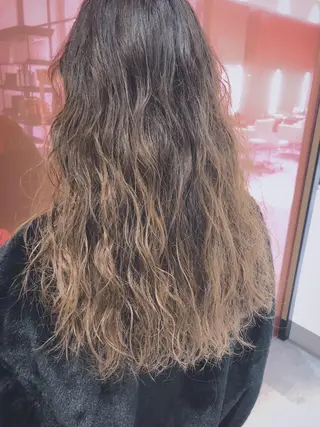 ロング パーマ 河井 史織のヘアスタイル