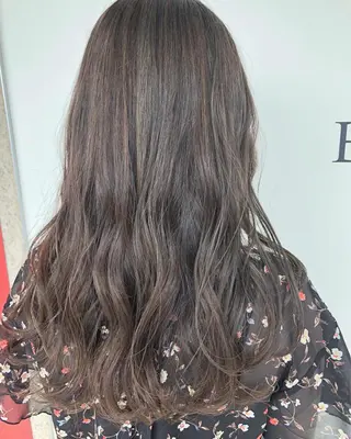 カラー 早川 真幸のヘアスタイル